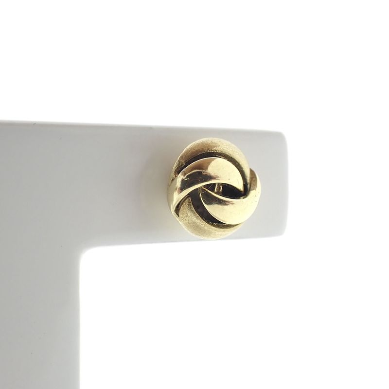 Image 4 of Gold stud earrings