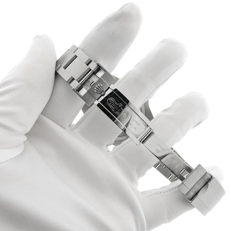 Image 21 of Rolex Submariner 'No-Date' 124060; Automatic men's watch