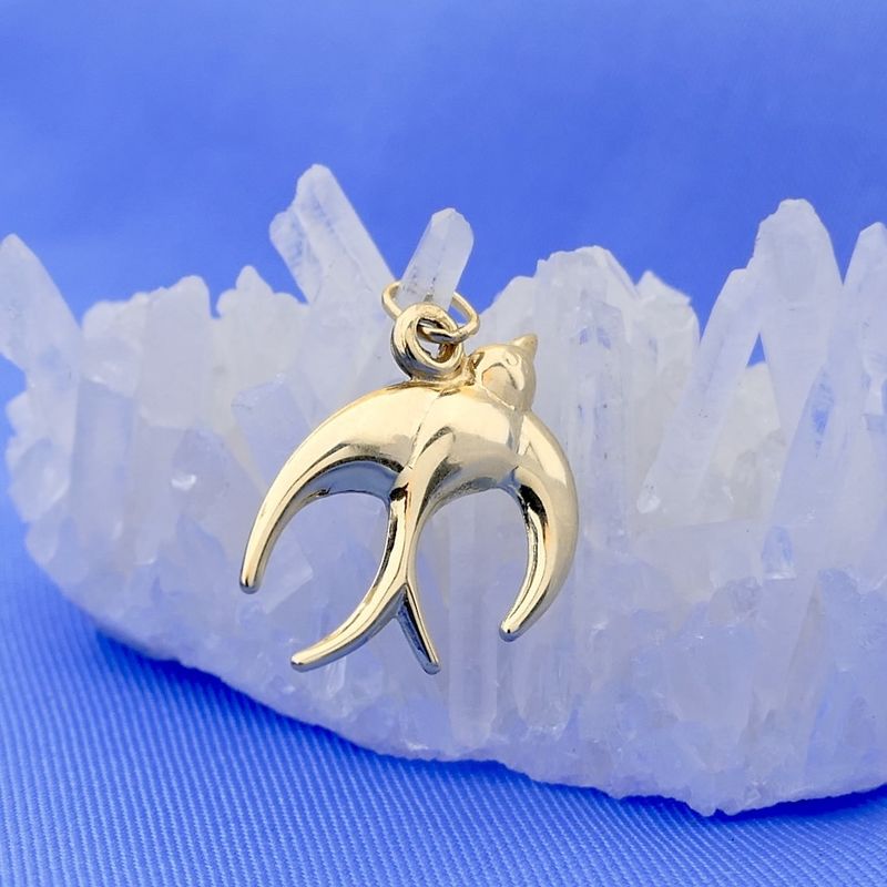 Image 2 of Gold pendant of a bird