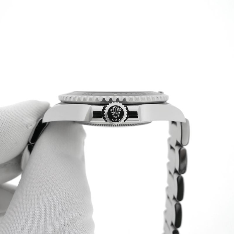 Image 5 of Rolex Submariner 'No-Date' 124060; Automatic men's watch