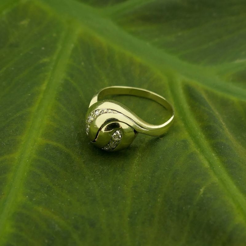 Image 2 of Gold ring with diamond; 0.09 ct.