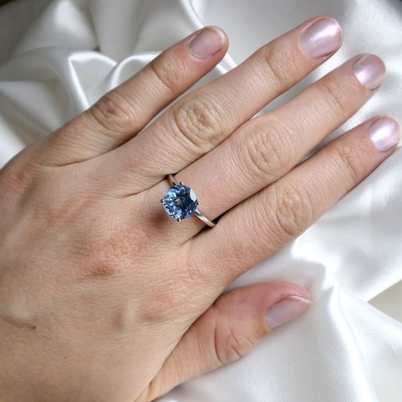 Image 4 of White gold solitaire ring with topaz