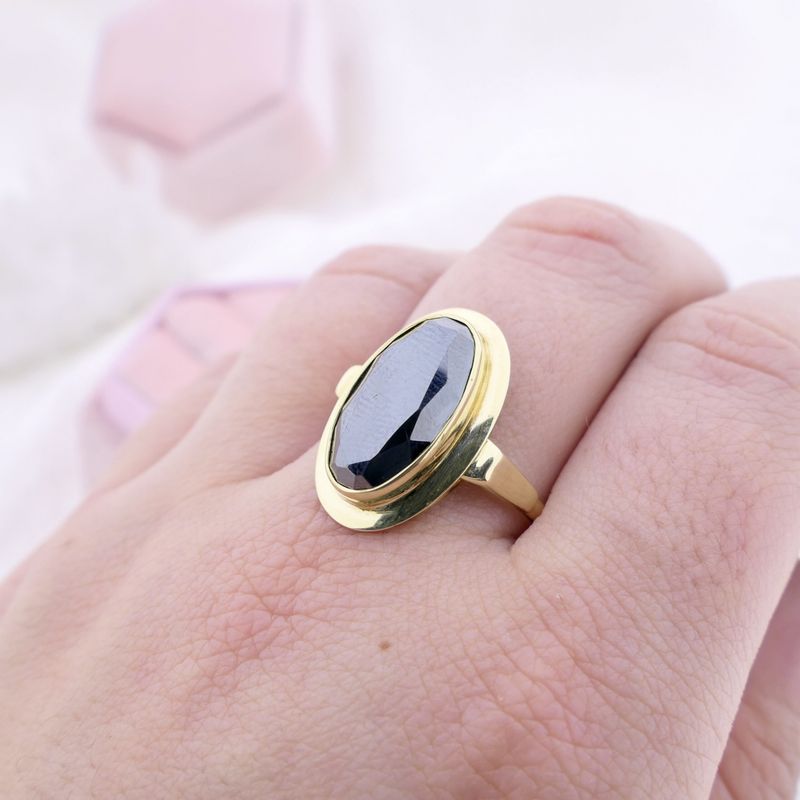 Image 4 of Vintage gold ring with hematite