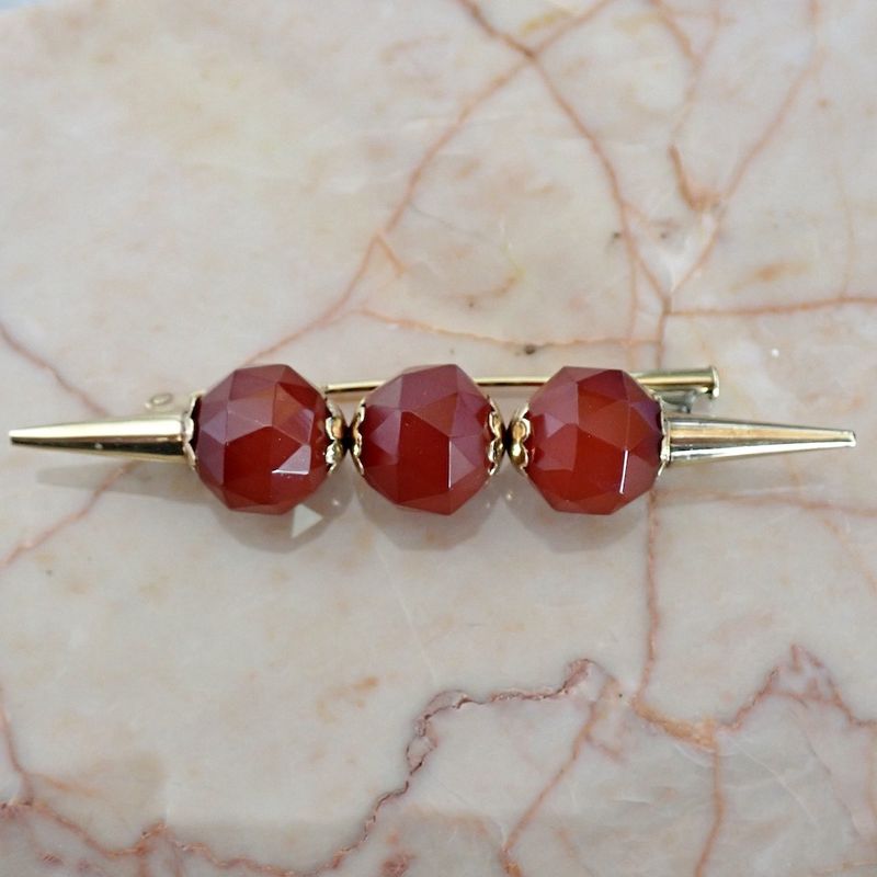 Image 2 of Vintage gold brooch with carnelian