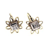 Two-tone gold vintage clip-on earrings with a floral design | 0.06 ct diamond.