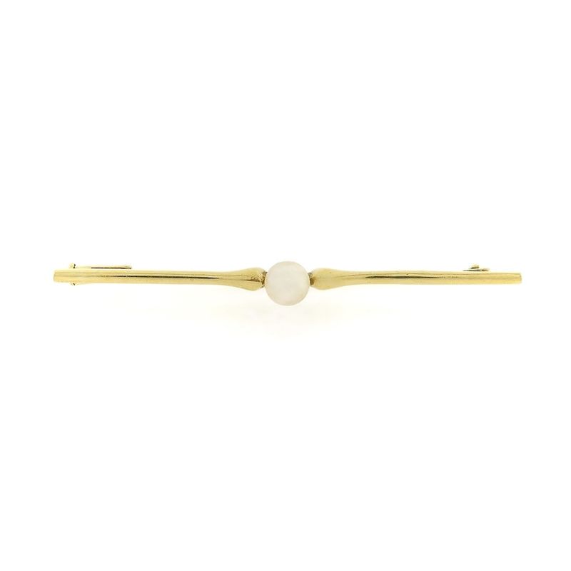 Image 1 of Gold brooch with cultured pearl