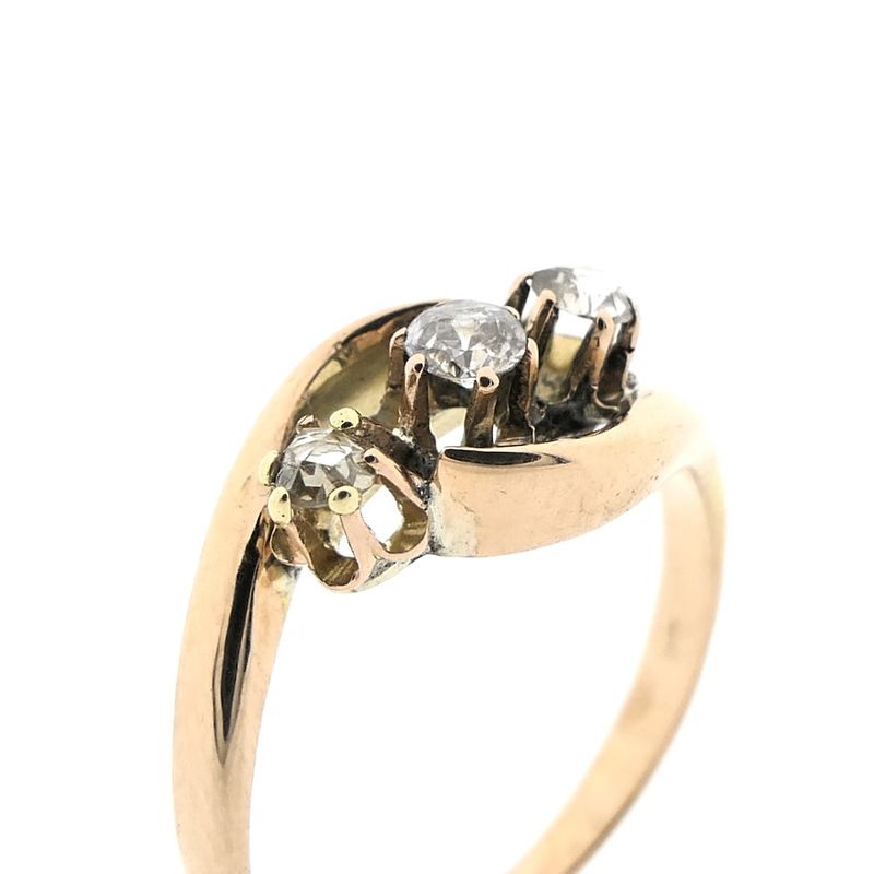 Image 2 of Gold ring with diamonds; 0.19 ct.