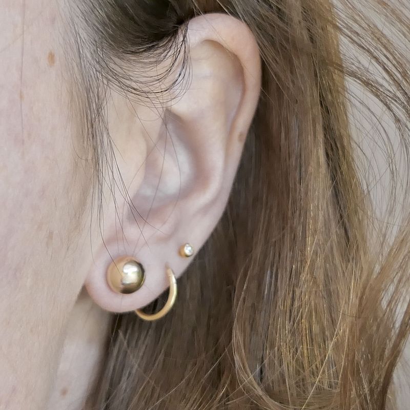 Image 7 of Gold stud earrings with round button