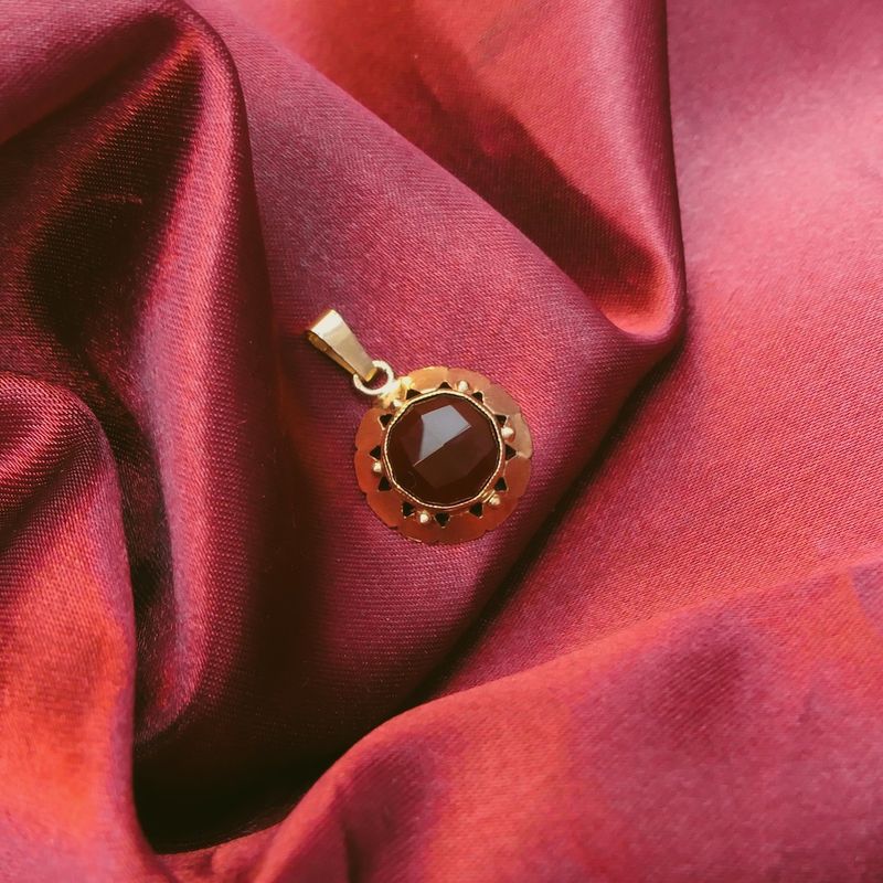 Image 2 of Vintage gold pendant with carnelian
