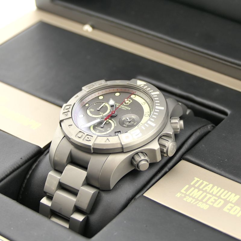 Image 17 of Victorinox Swiss Army Dive Master 500 'Limited Edition' 241660; Automatic chronograph diving watch