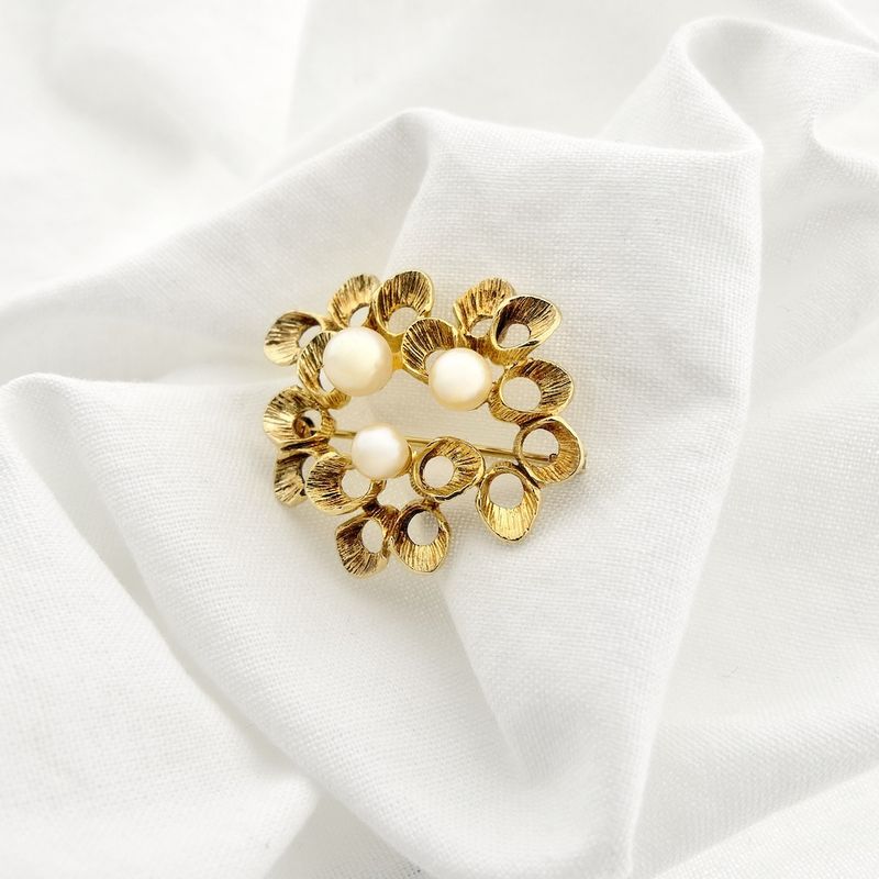 Image 6 of Vintage gold fantasy brooch with pearls