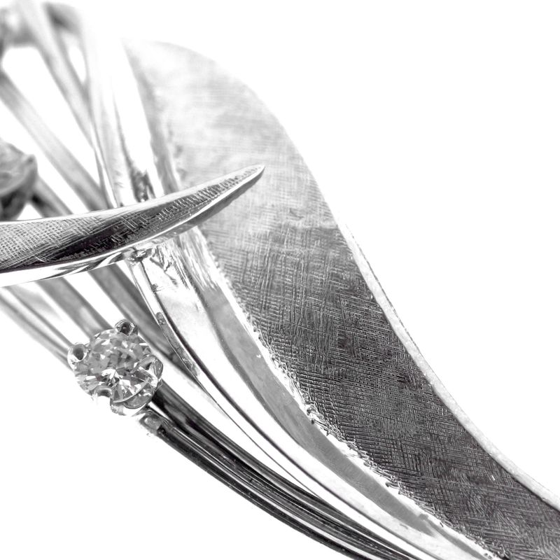 Image 3 of White gold brooch with diamonds; 0.30 ct.