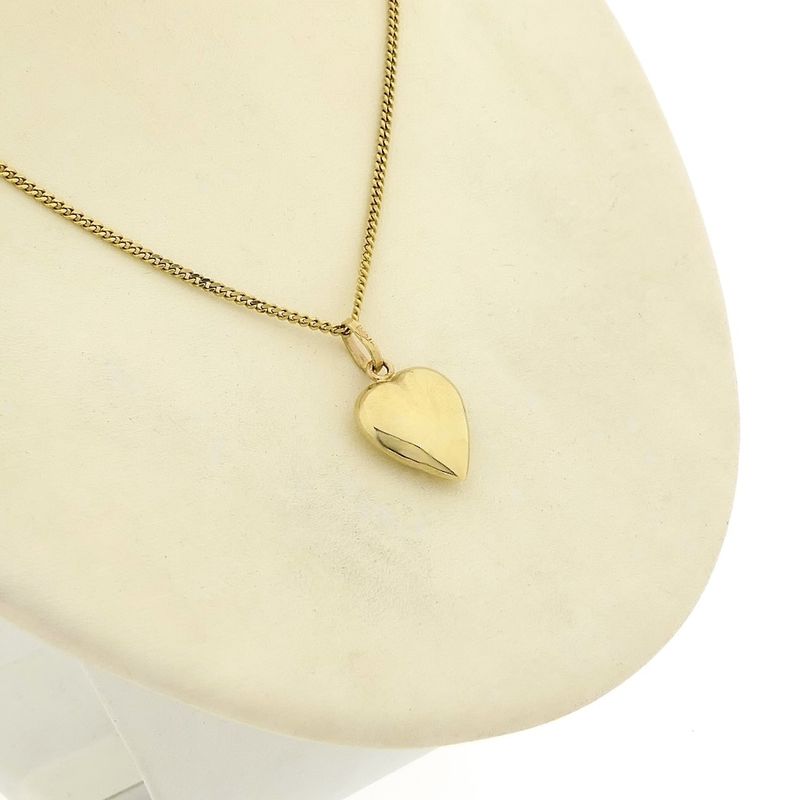 Image 4 of Gold pendant of a heart