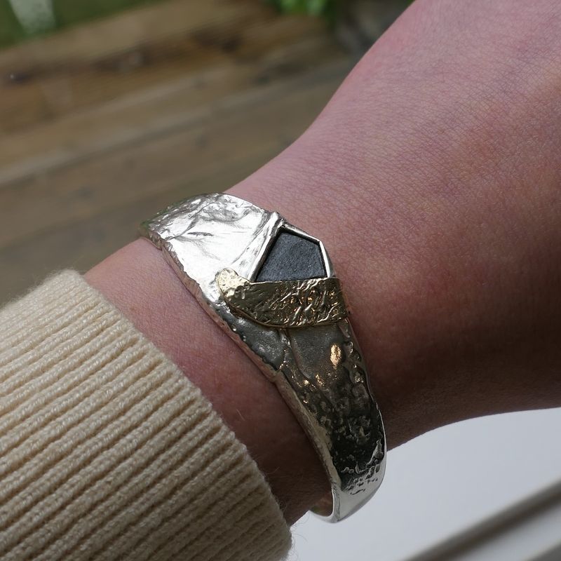 Image 10 of Two-tone bracelet with raw onyx | Ø 58.5 mm