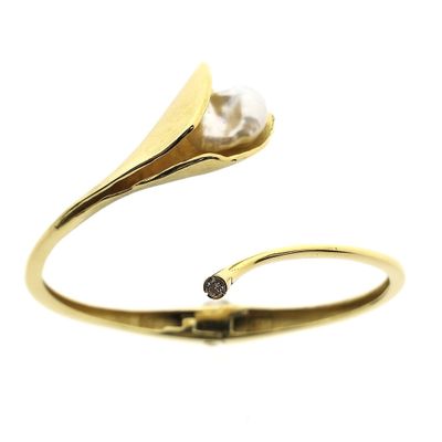 Image 1 of Gold clamp bracelet with baroque pearl and diamond; Size S/M