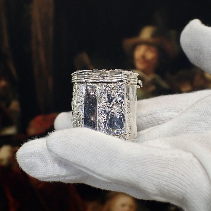 Image 2 of Vintage silver loderein box | English hallmarked