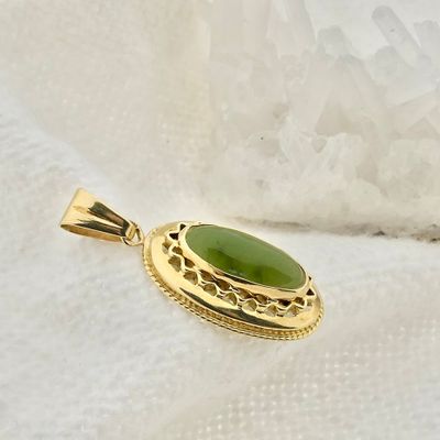 Image 2 of Gold pendant with Jade