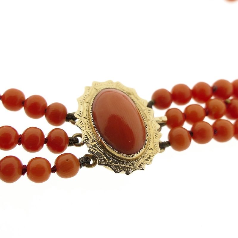 Image 7 of Blood coral bead necklace with gold clasp; Antique | 45 cm