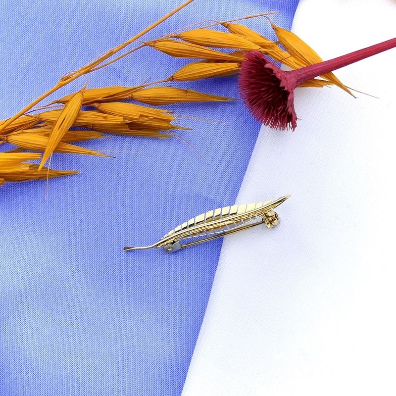 Image 2 of Gold feather brooch | Vintage