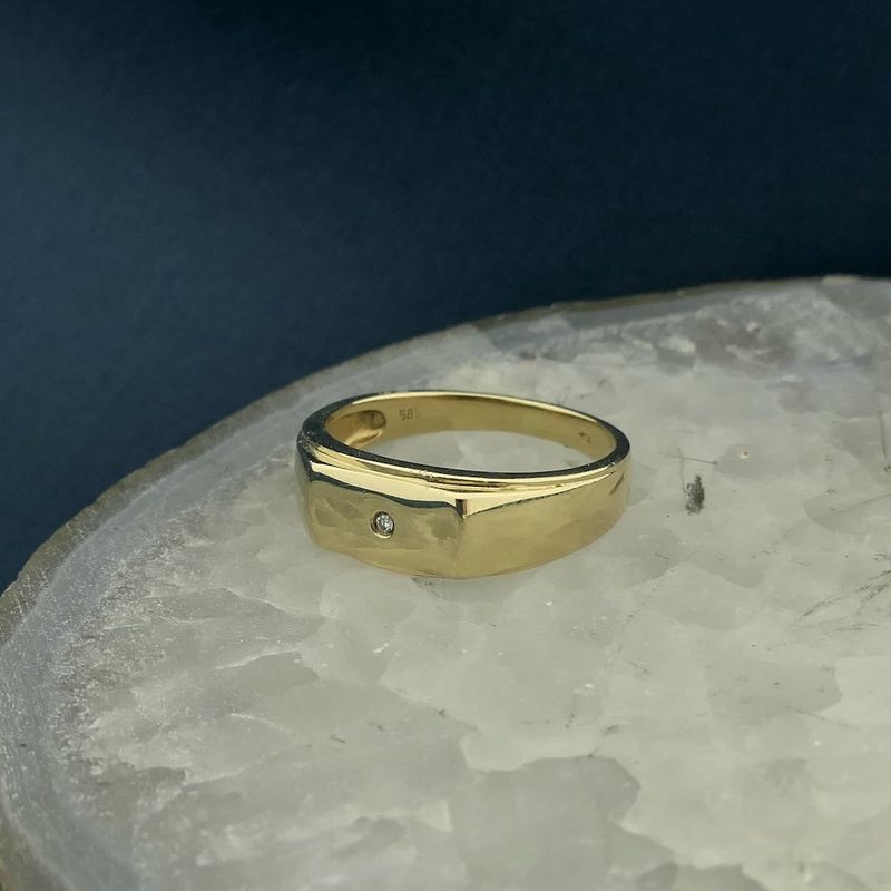 Image 4 of Gold signet ring with diamond; 0.01 ct.