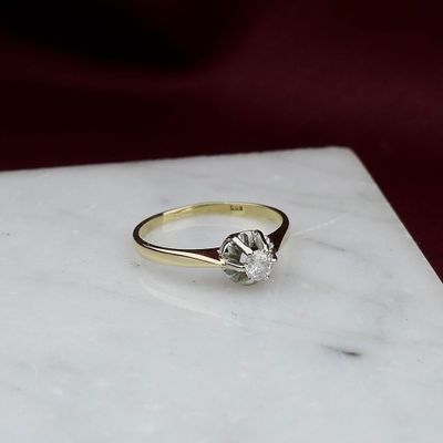 Image 2 of Gold solitaire ring with diamond; 0.07 ct.