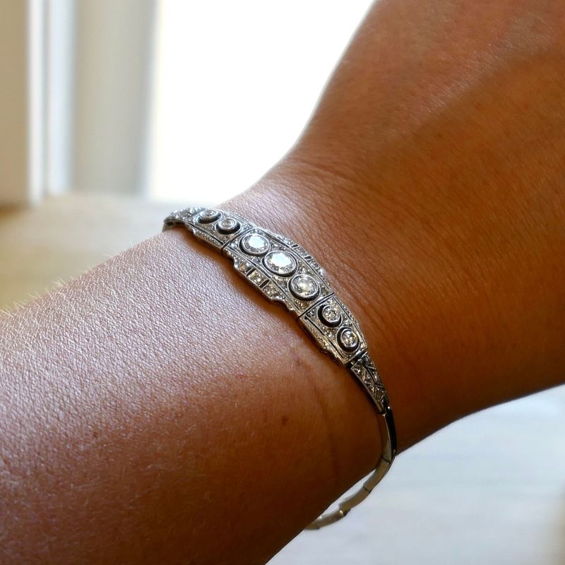 Afbeelding 14 van Witgouden Art-deco armband met diamanten; Ca. 1,29 ct. | 19 cm