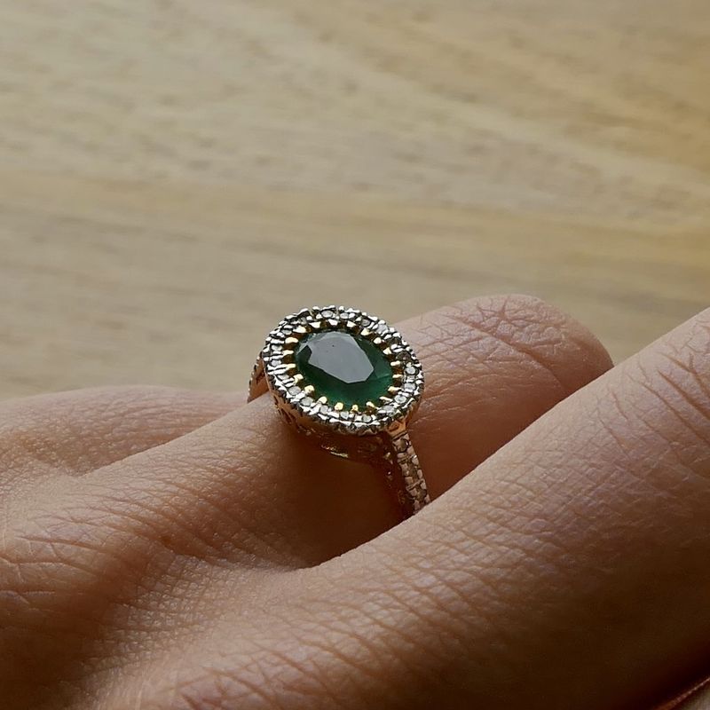 Image 7 of Gold ring with emerald and diamond | 0.16 ct.