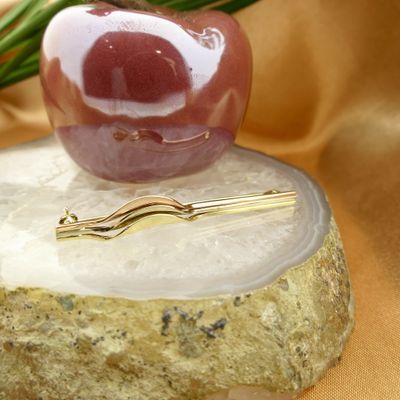 Image 2 of Vintage tricolor gold fantasy brooch