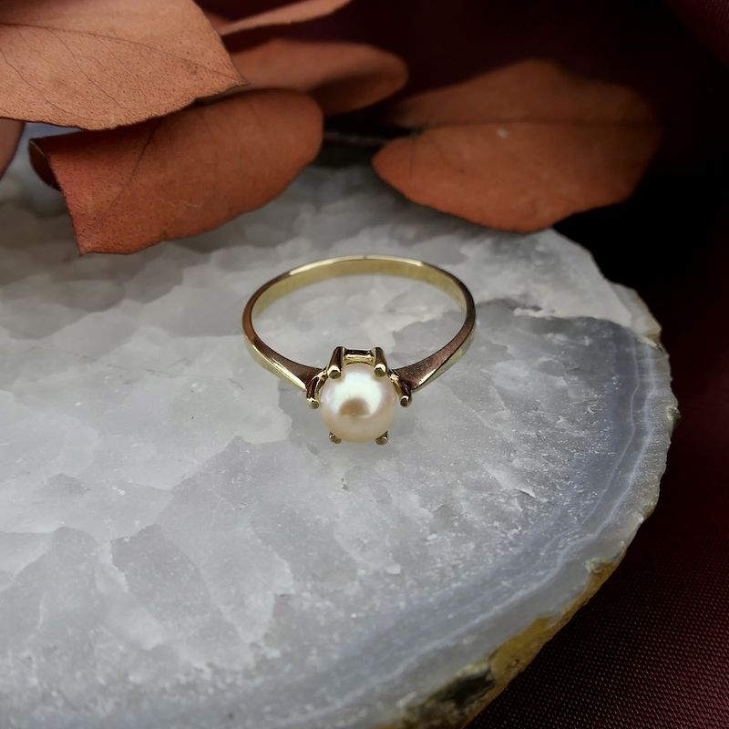 Image 2 of 8 carat ring with pearl