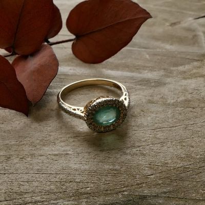 Image 2 of Gold ring with emerald and diamond | 0.16 ct.
