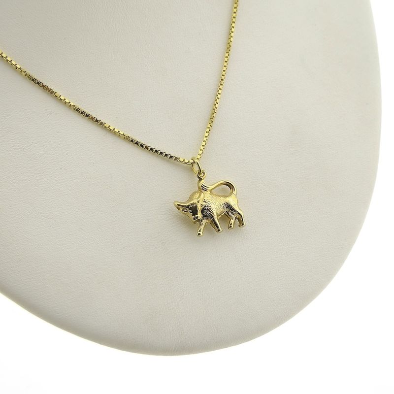 Image 2 of Gold pendant of a bull