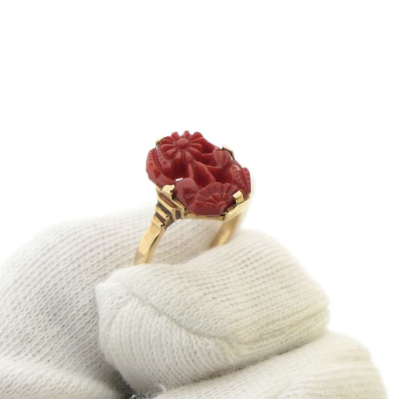 Image 8 of Vintage gold ring with red coral