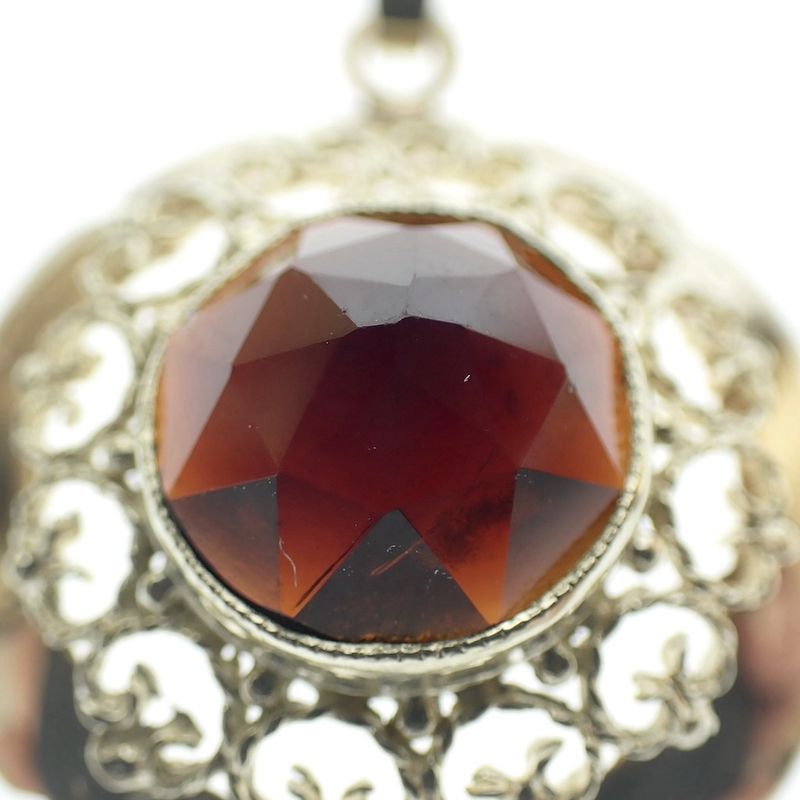 Image 3 of Vintage gold pendant with garnet