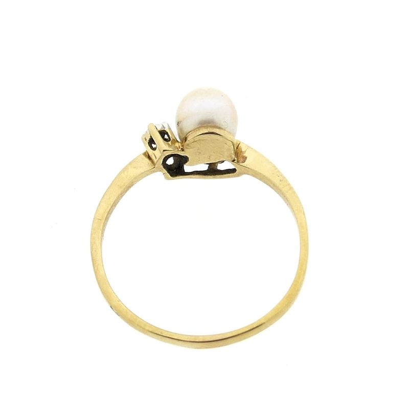 Image 3 of Gold ring with pearl and diamond | 0.03 ct.