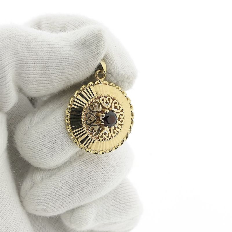 Image 8 of Vintage gold pendant with garnet
