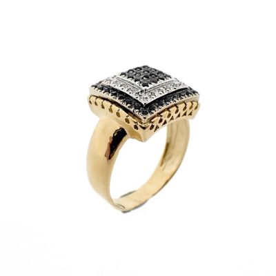 Image 1 of Gold ring pavé set with onyx and diamonds | 0.10 ct.