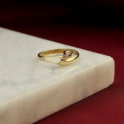 Gold solitaire ring with zirconia Image 2 of Gold solitaire ring with zirconia