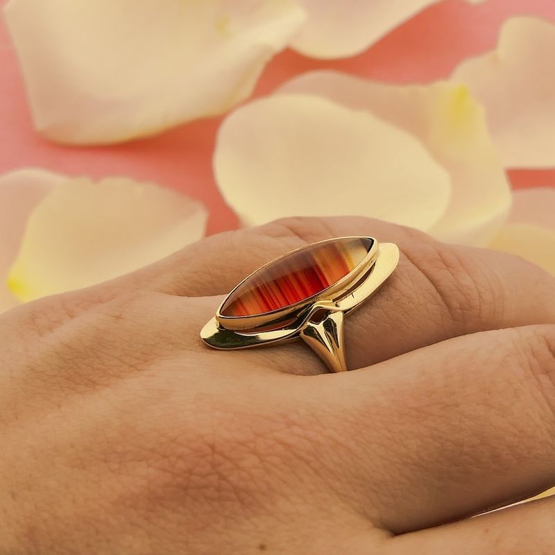 Image 4 of Vintage gold ring with carnelian bandagate