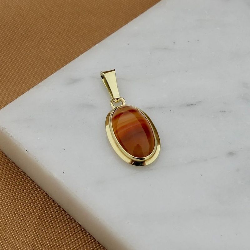 Image 2 of Vintage gold pendant with bandagate