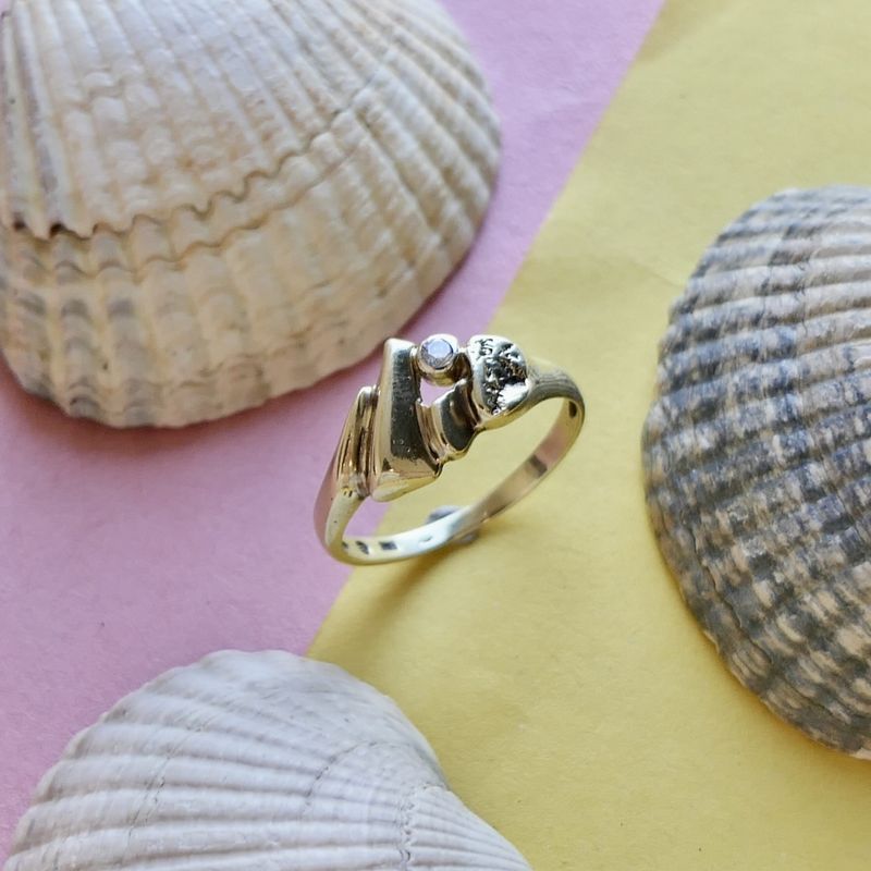 Image 6 of Gold ring with diamond; 0.03 ct.