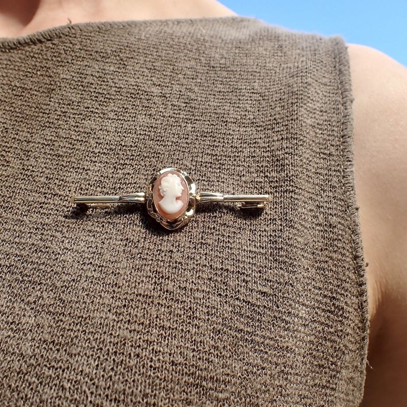 Image 3 of Vintage gold brooch with cameo