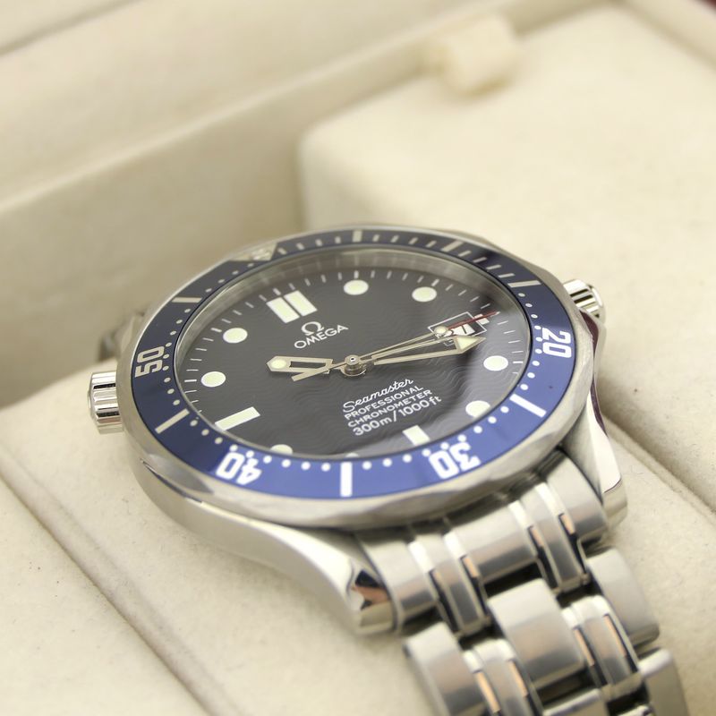Image 15 of Omega Seamaster 300m 'James Bond' 2531.80.00; Automatic men's diving watch
