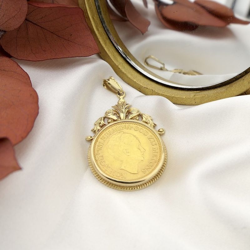 Image 9 of Gold pendant of 10 guilder coin Queen Wilhelmina 1925