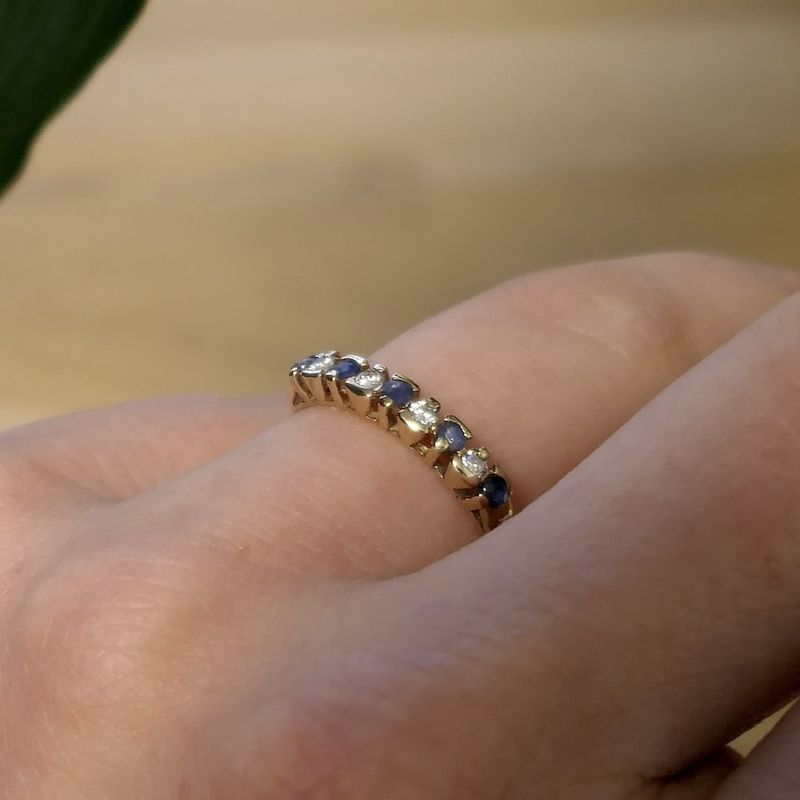 Image 8 of 9 carat row ring with sapphire and diamond | 0.12 ct.