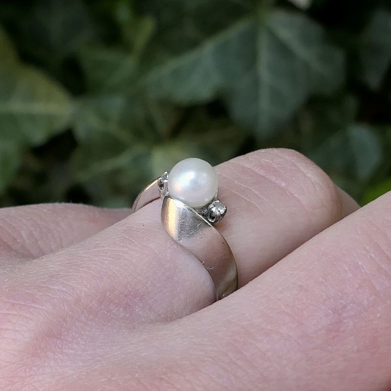 Image 8 of White gold ring with pearl and diamonds; 0.05 ct
