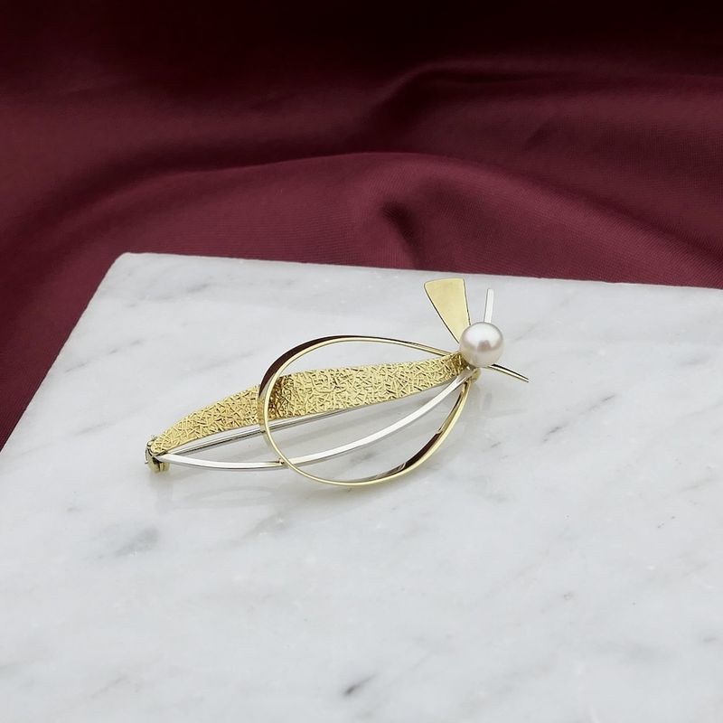Image 6 of Two-tone gold brooch with pearl