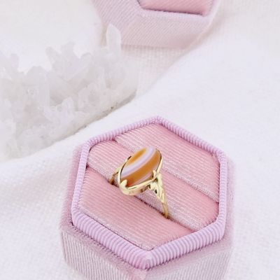 Image 2 of Gold ring with bandagate