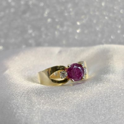 18 carat gold ring with ruby and diamonds Image 2 of 18 carat gold ring with ruby and diamonds