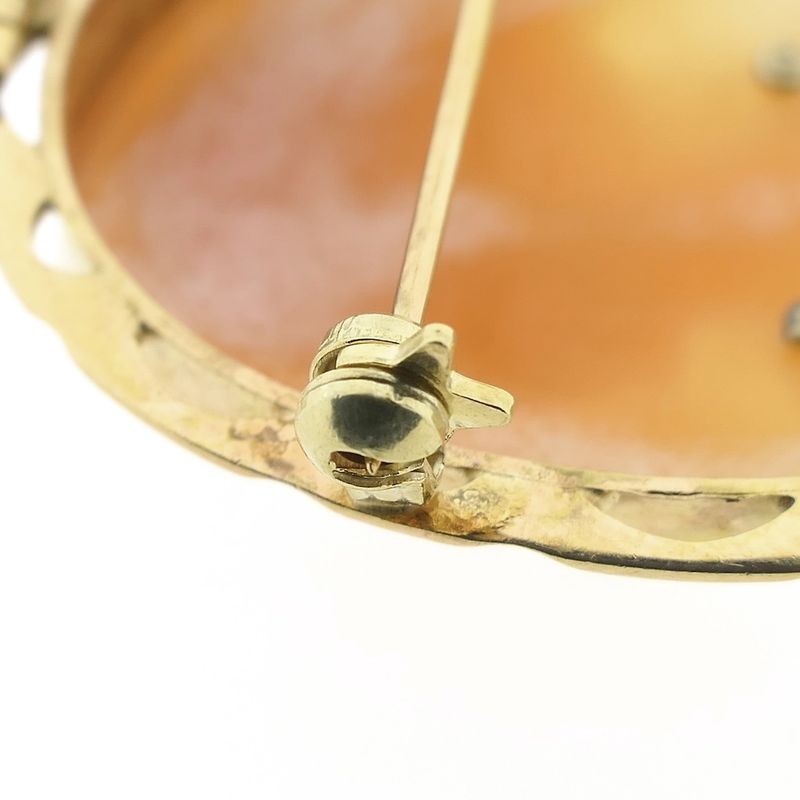 Image 8 of Gold brooch/pendant with cameo and diamond