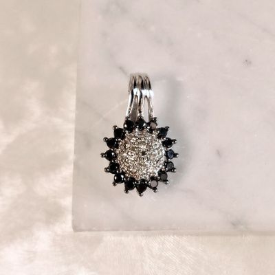 Image 2 of White gold entourage pendant with black diamond | 0.67 ct.